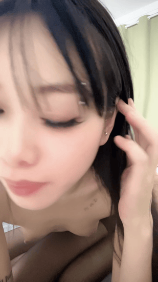 倩倩酱 – 11月12-12月7 骨感型女主播 浓密黑森林大白长腿黑丝高跟制服 [4P + 6V／4.14GB]