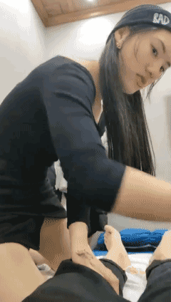 顶级泄密 – 与按摩女的故事 [4P + 1V／417.4MB]