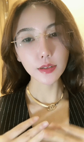 [Secret cracked]云盘泄密 – 伦理剧情 温柔漂亮的妈妈对自己的儿子实施秘密的计划 [9P + 1V／250.7MB]