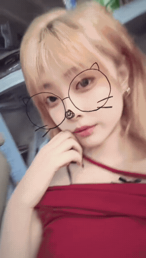 原档泄密 – 金发甜妹 甜美外貌下藏着强烈反差 [11P + 15V／1.12GB]